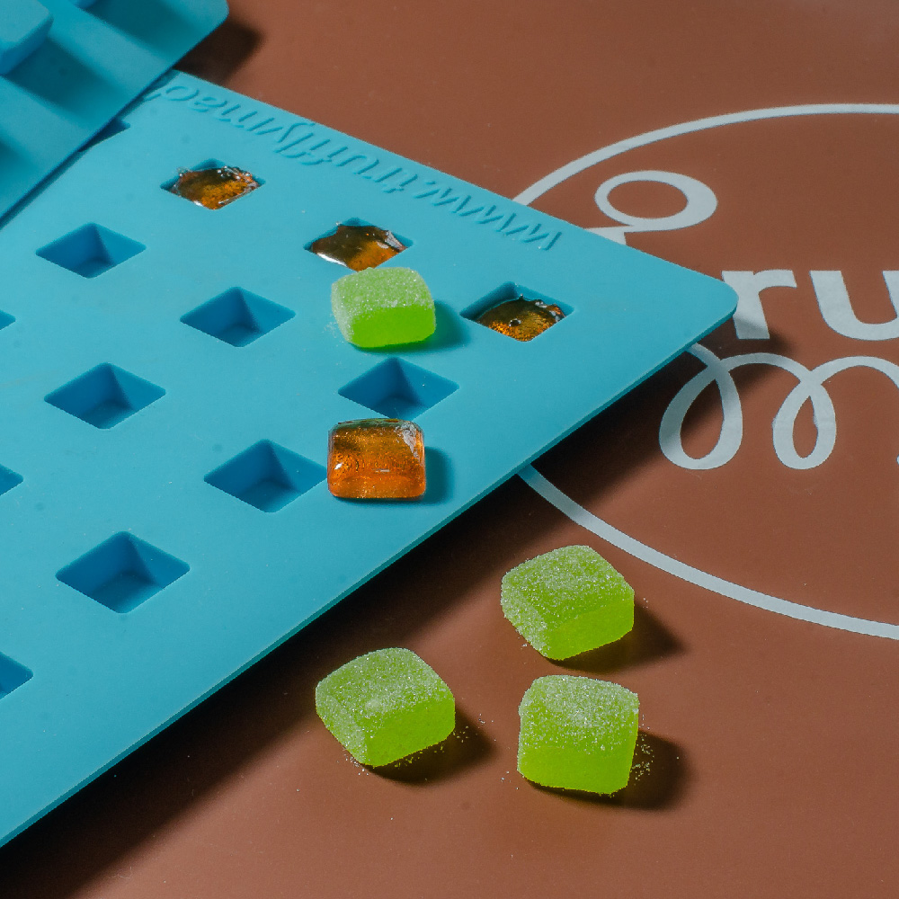 Mini rounded square 80 mold - Truffly Made Mini rounded square mold with candy