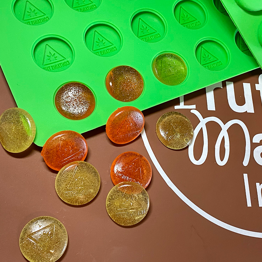 Macaron 80 mold - Truffly Made Macaron mold with candy