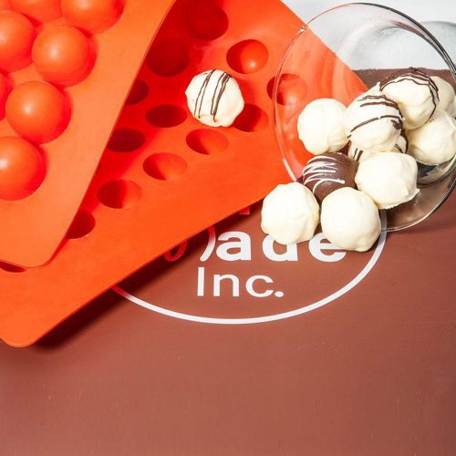 Medium round mold with candy