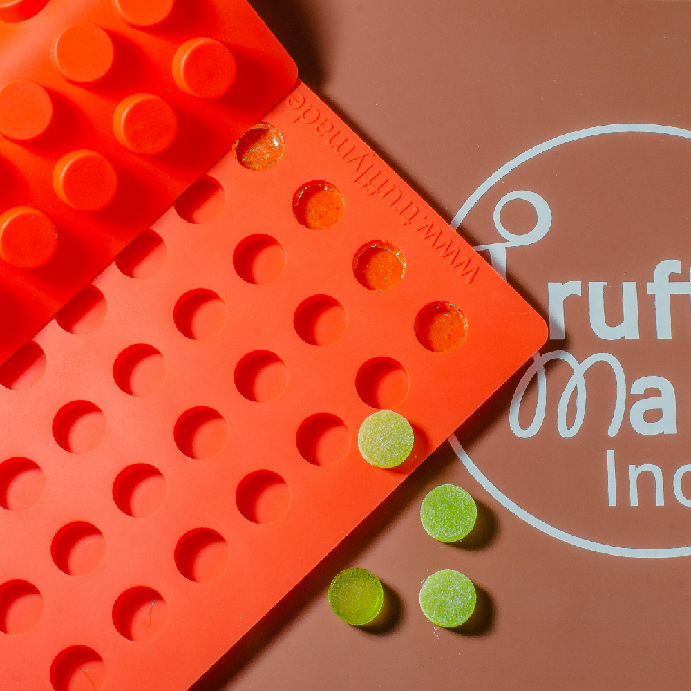 Puck 80 mold - Truffly Made Puck mold with candy