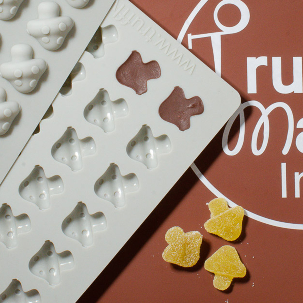 Shrooms 80 mold - Truffly Made Shroom mold with mushroom shaped candy